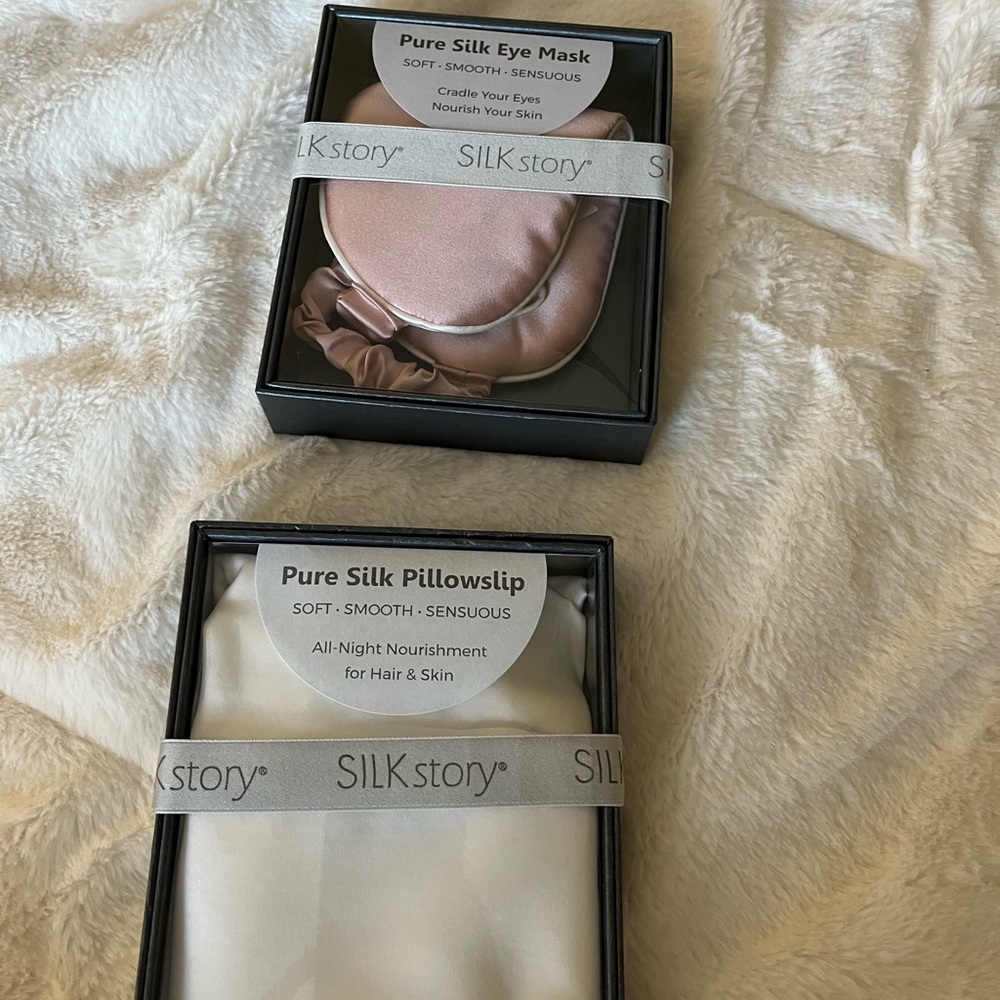 Pure Silk Eye Mask and Pure Silk Pillowslip for hair and skin.